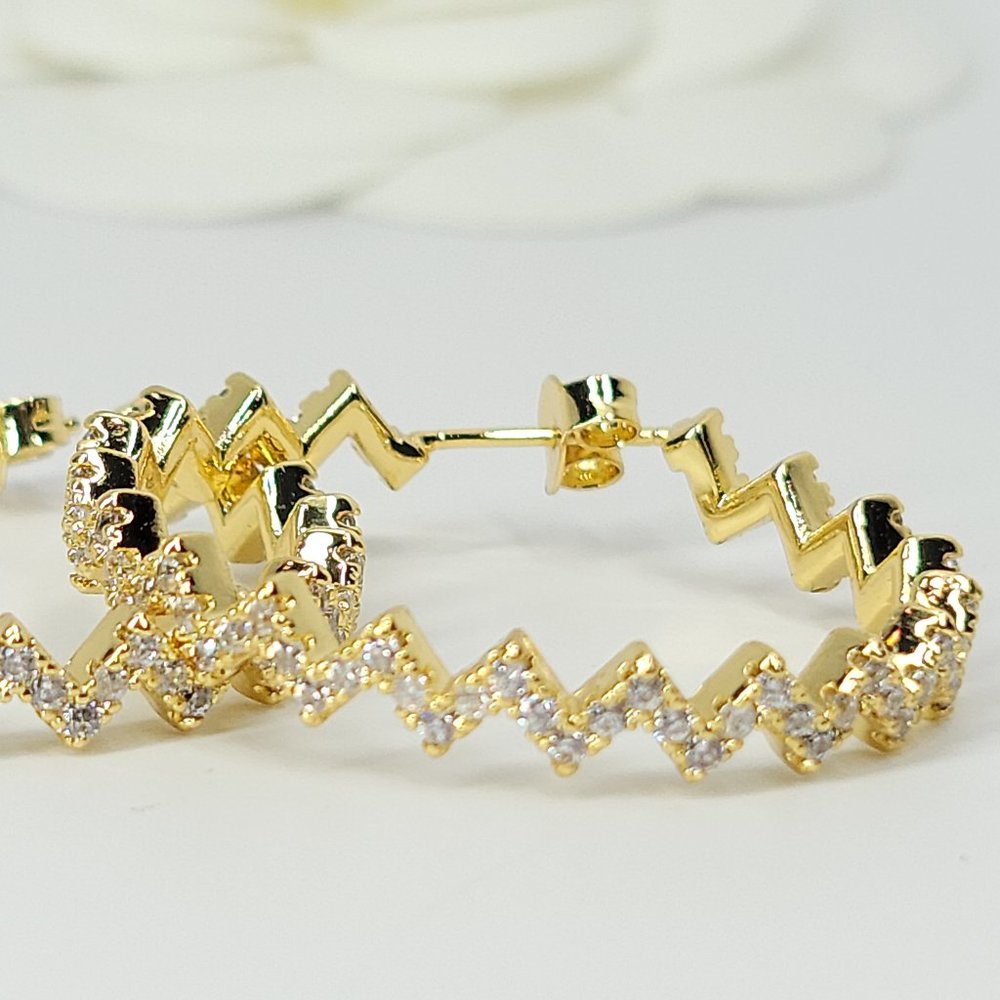 NEW Pave CZ Diamond Zigzag Hoop Huggie Earrings - Picture 4 of 9